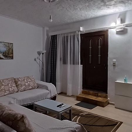 Ευρύχωρο Και Άνετο Διαμέρισμα Στην Ιτέα Joanna'S Apartment Kirra Exterior photo
