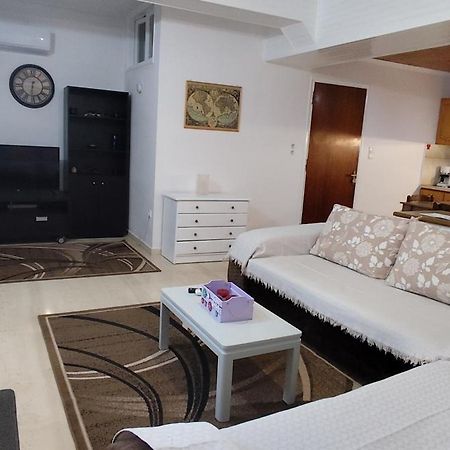 Ευρύχωρο Και Άνετο Διαμέρισμα Στην Ιτέα Joanna'S Apartment Kirra Exterior photo